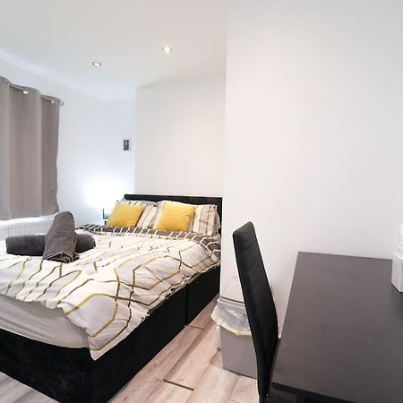 Den Accommodation & Short Lets Greenwich London - 3 Bed House ภายนอก รูปภาพ
