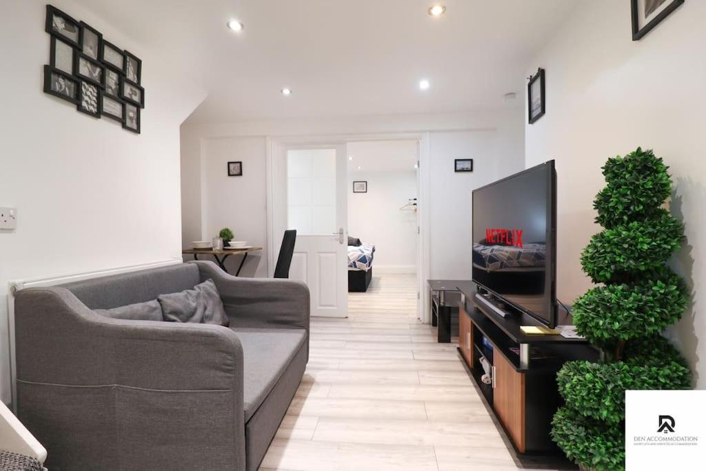 Den Accommodation & Short Lets Greenwich London - 3 Bed House ภายนอก รูปภาพ