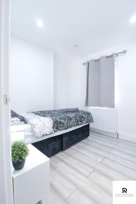 Den Accommodation & Short Lets Greenwich London - 3 Bed House ภายนอก รูปภาพ