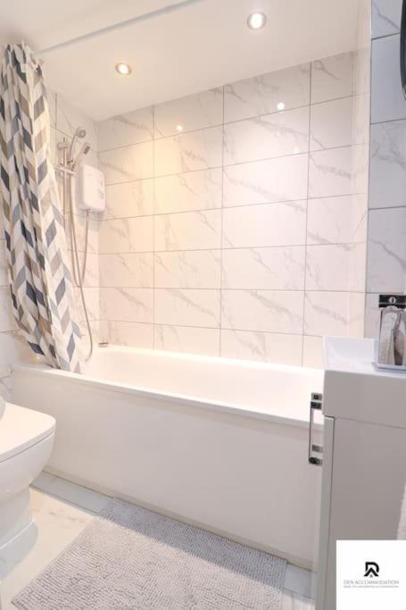 Den Accommodation & Short Lets Greenwich London - 3 Bed House ภายนอก รูปภาพ