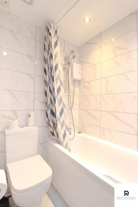 Den Accommodation & Short Lets Greenwich London - 3 Bed House ภายนอก รูปภาพ