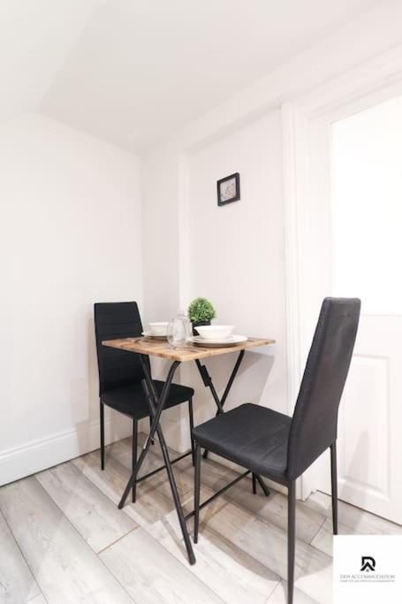 Den Accommodation & Short Lets Greenwich London - 3 Bed House ภายนอก รูปภาพ