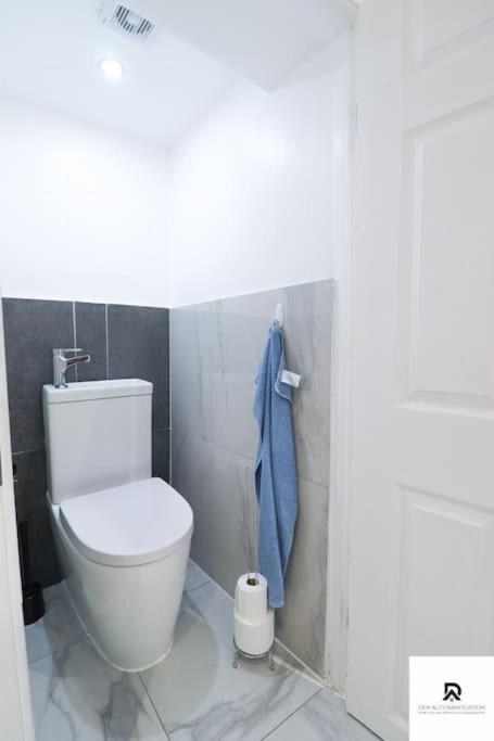Den Accommodation & Short Lets Greenwich London - 3 Bed House ภายนอก รูปภาพ