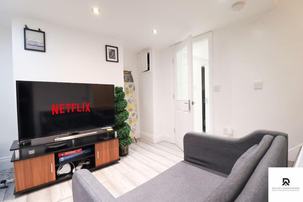 Den Accommodation & Short Lets Greenwich London - 3 Bed House ภายนอก รูปภาพ
