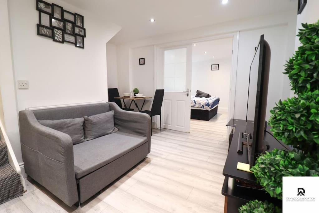 Den Accommodation & Short Lets Greenwich London - 3 Bed House ภายนอก รูปภาพ