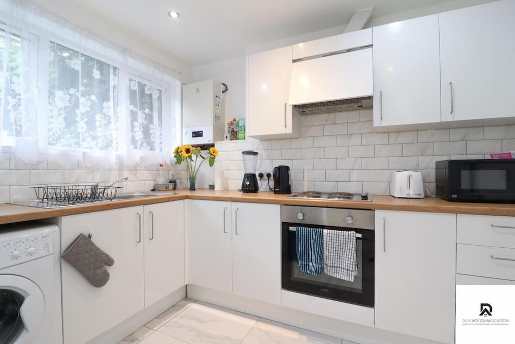 Den Accommodation & Short Lets Greenwich London - 3 Bed House ภายนอก รูปภาพ