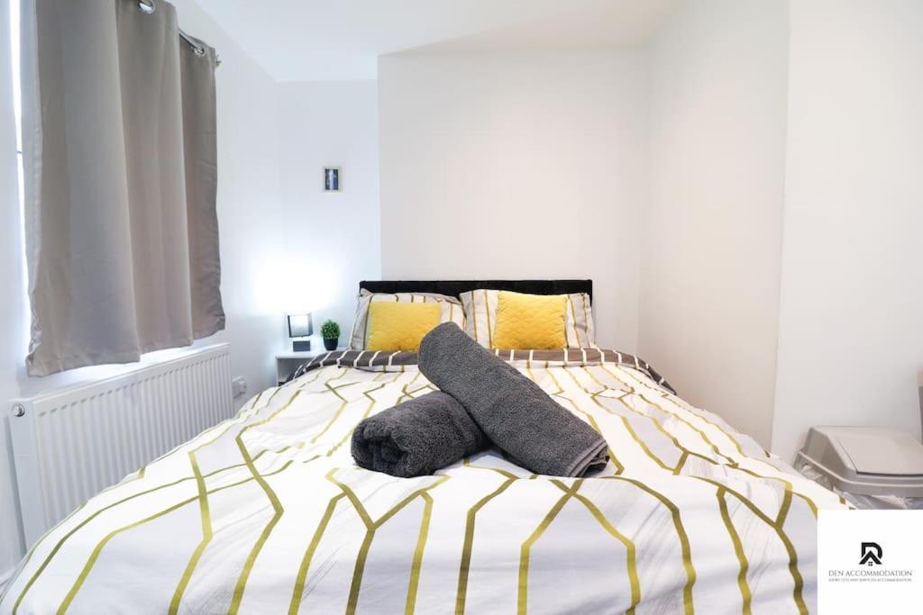 Den Accommodation & Short Lets Greenwich London - 3 Bed House ภายนอก รูปภาพ