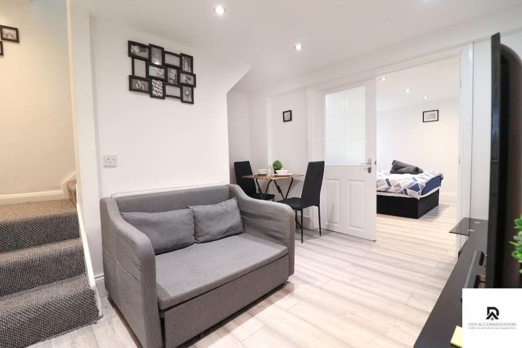 Den Accommodation & Short Lets Greenwich London - 3 Bed House ภายนอก รูปภาพ