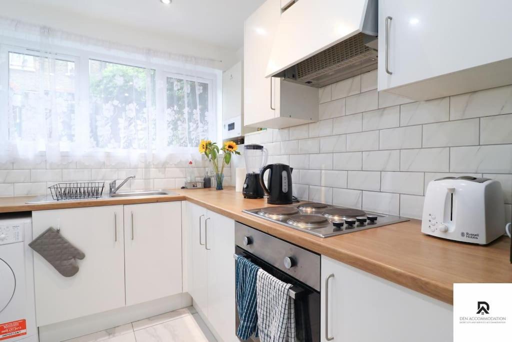 Den Accommodation & Short Lets Greenwich London - 3 Bed House ภายนอก รูปภาพ