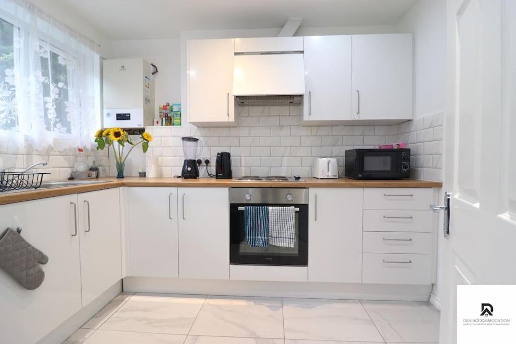 Den Accommodation & Short Lets Greenwich London - 3 Bed House ภายนอก รูปภาพ