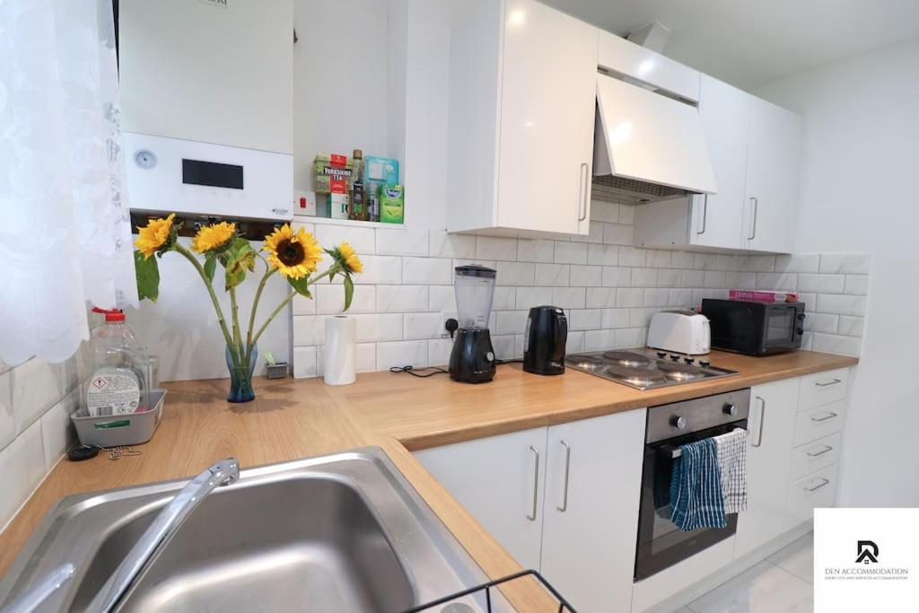 Den Accommodation & Short Lets Greenwich London - 3 Bed House ภายนอก รูปภาพ